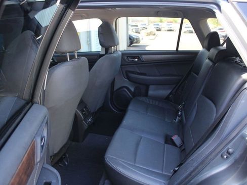 Used 2018 Subaru Outback 2.5i Limited AWD/4WD image 10