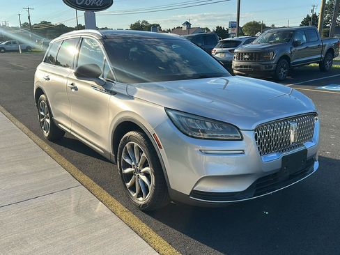 Used 2020 Lincoln Corsair AWD w/ Premium Package image 3
