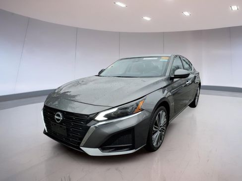 Used 2023 Nissan Altima 2.5 SL image 2