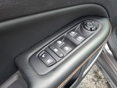 Used 2020 Jeep Compass Latitude w/ Cold Weather Group AWD/4WD image 25