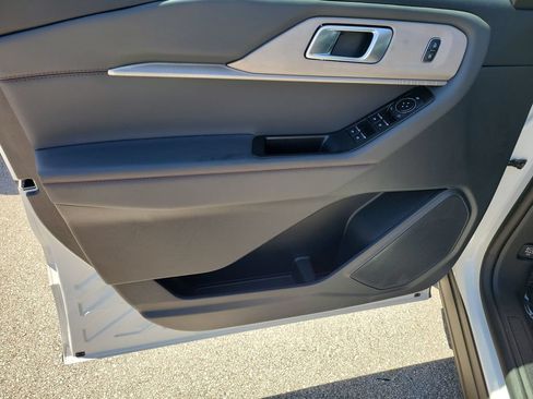 Used 2025 Ford Explorer Active RWD image 20