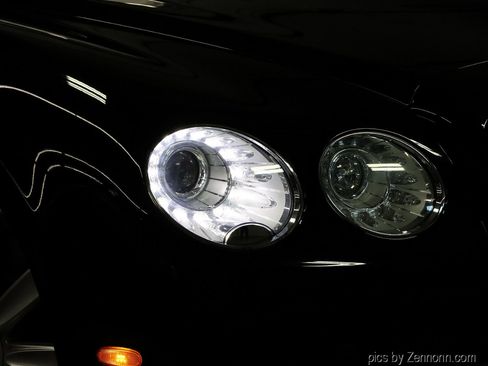 Used 2018 Bentley Flying Spur V8 image 4