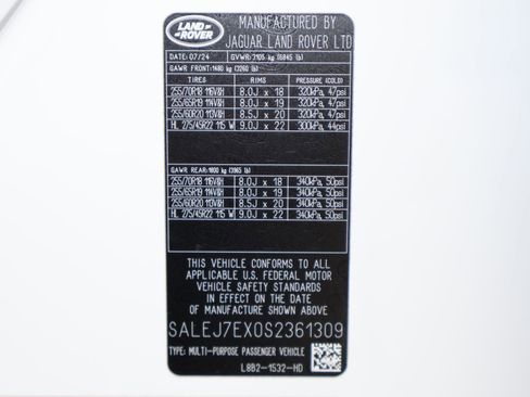 Certified 2025 Land Rover Defender 110 S AWD/4WD image 34