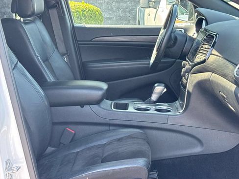 Used 2019 Jeep Grand Cherokee Altitude AWD/4WD image 23