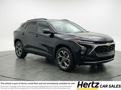 Used 2025 Chevrolet Trax LT FWD image 1