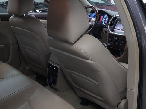Used 2011 Chrysler 300 Limited w/ Luxury Group image 12