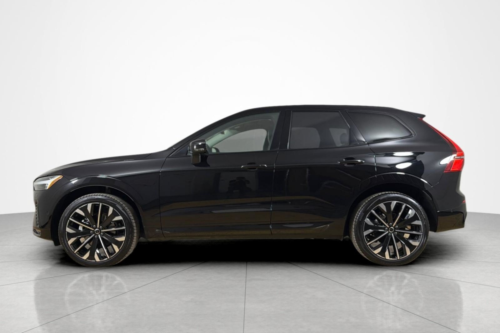 Used 2026 Volvo XC60 B5 Ultra AWD/4WD image 2