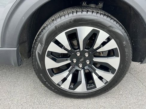 Used 2025 Ford Explorer Platinum w/ LUX Leather Package AWD/4WD image 18