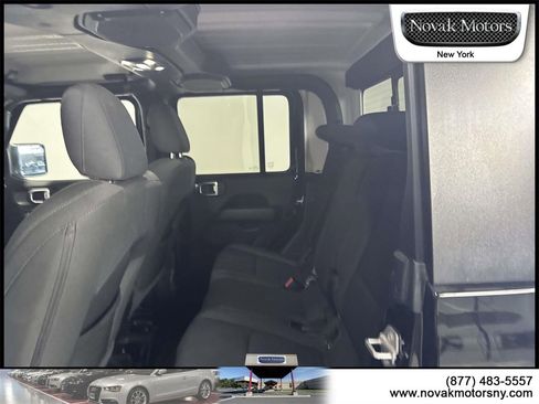 Used 2021 Jeep Gladiator Overland image 11