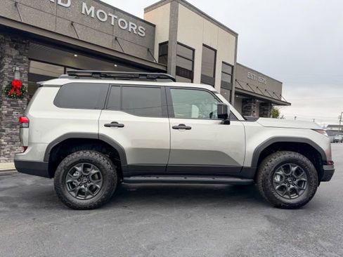 Used 2025 Lexus GX 550 image 3