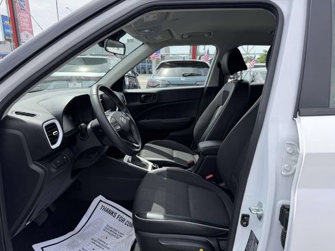 Certified 2023 Hyundai Venue Limited FWD image 18