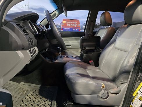 Used 2015 Toyota Tacoma PreRunner w/ SR5 Package image 9