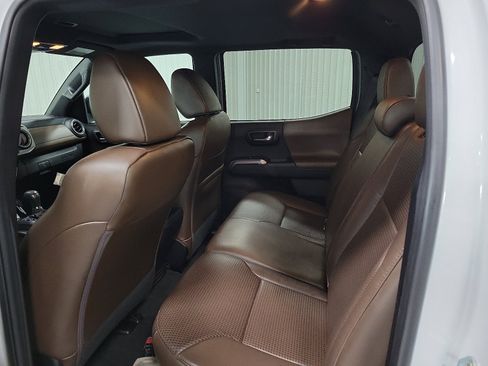 Certified 2021 Toyota Tacoma Limited image 9