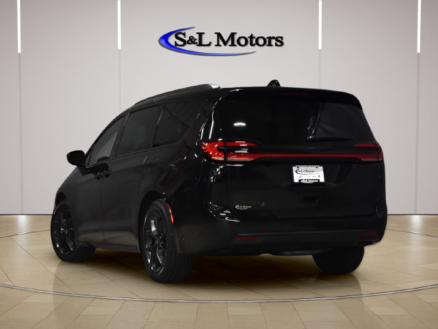 New 2026 Chrysler Pacifica Select w/ S Appearance Package FWD image 4