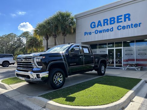 Used 2025 Chevrolet Silverado 2500 LTZ w/ LTZ Convenience Package image 3
