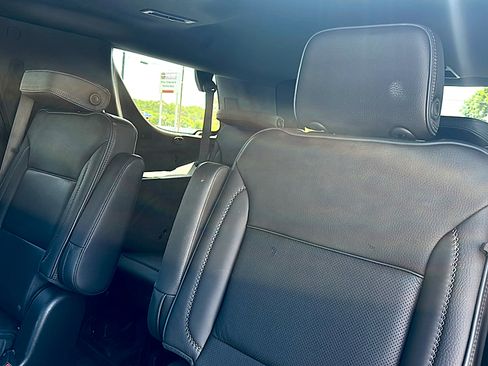 Used 2021 GMC Yukon Denali w/ Denali Premium Package image 18