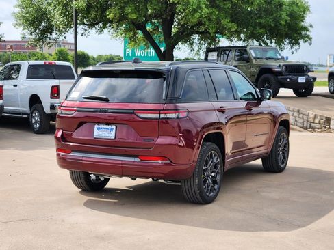 New 2026 Jeep Grand Cherokee Summit image 4