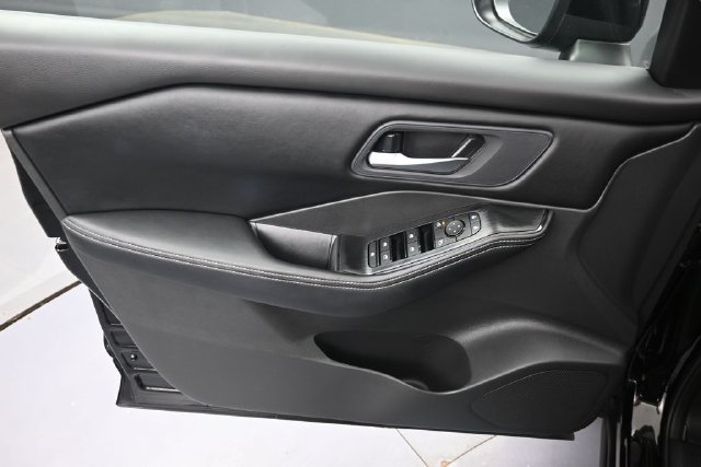 Used 2026 Nissan Rogue SV FWD image 23
