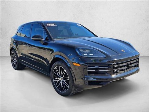 Used 2024 Porsche Cayenne AWD/4WD image 3
