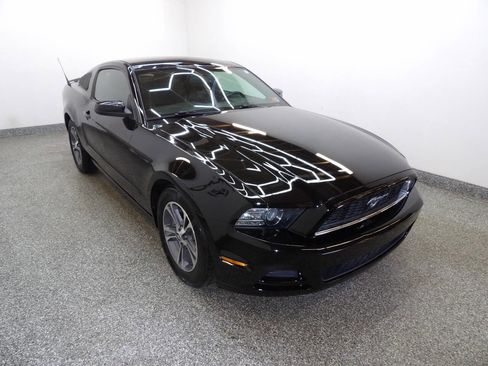 Used 2014 Ford Mustang Premium RWD image 3