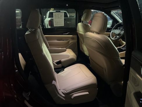 Used 2024 Jeep Grand Cherokee L Limited w/ Luxury Tech Group II image 10