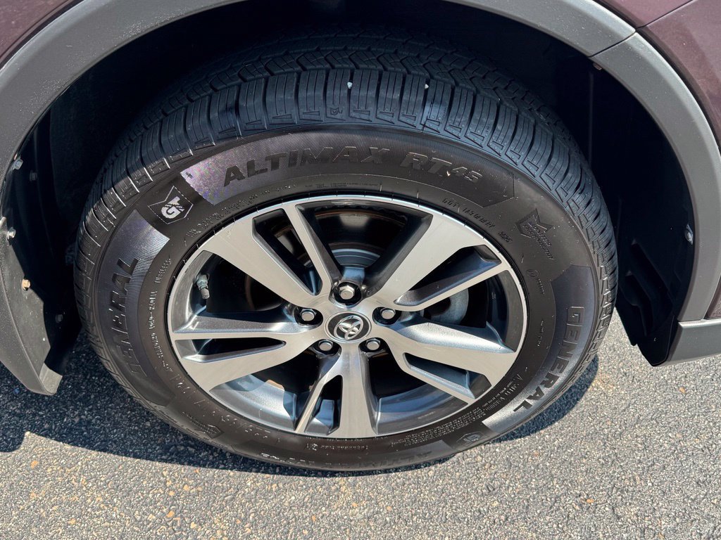 Used 2018 Toyota RAV4 XLE w/ Plus Extra Value Package AWD/4WD image 38