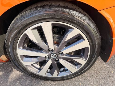 Used 2020 Nissan Versa SR w/ Lighting Package image 36