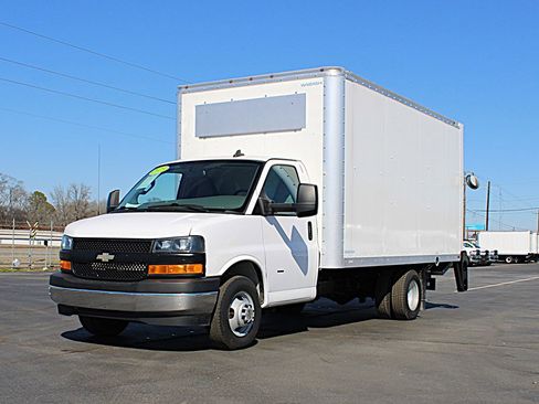 Used 2023 Chevrolet Express 3500 w/ Power Convenience Package image 3
