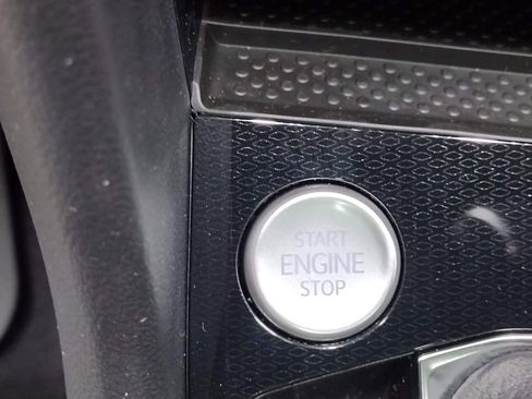 New 2025 Volkswagen Taos SE image 33