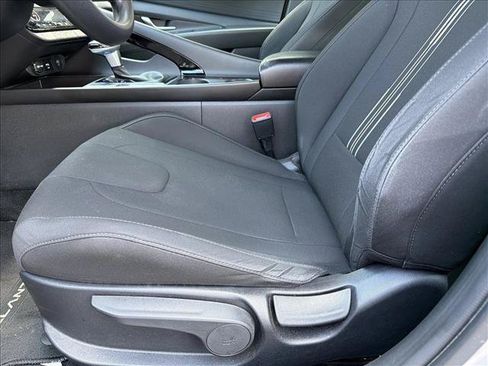 Used 2025 Hyundai Elantra Hybrid FWD image 12