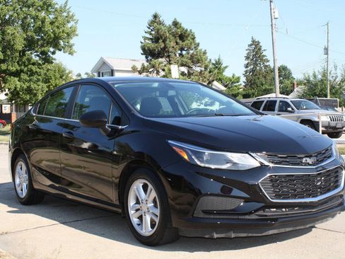 Used 2016 Chevrolet Cruze LT w/ Convenience Package FWD image 4
