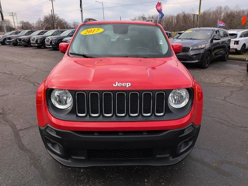 Used 2017 Jeep Renegade Latitude image 3