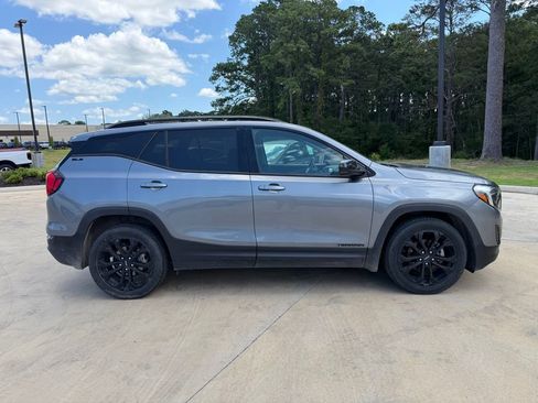 Used 2021 GMC Terrain SLE w/ Driver Convenience Package FWD image 5