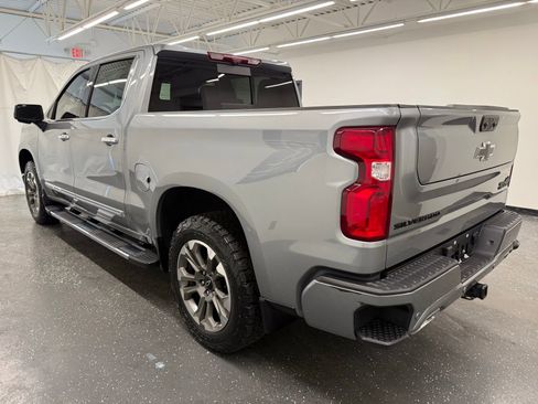 Used 2024 Chevrolet Silverado 1500 High Country w/ High Country Premium Package AWD/4WD image 3