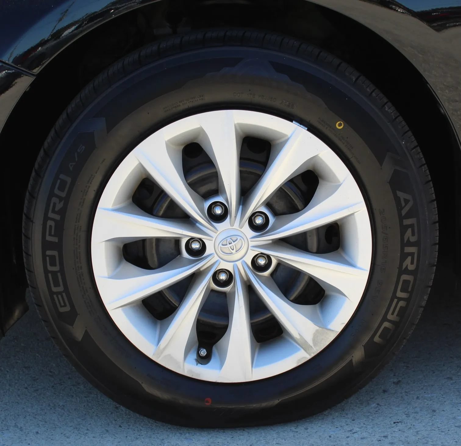 Used 2016 Toyota Camry LE FWD image 9