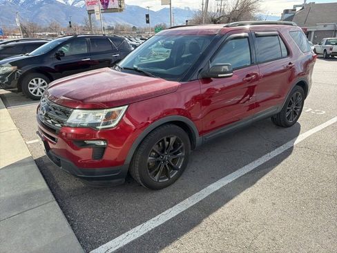 Used 2018 Ford Explorer XLT w/ Equipment Group 202A image 2