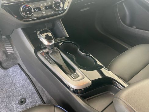 Used 2025 Buick Envista Sport Touring image 39