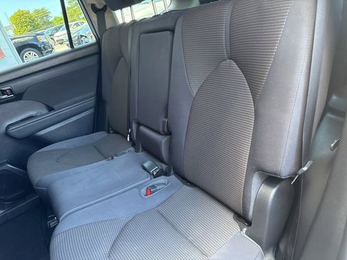 Used 2022 Toyota Highlander L image 8