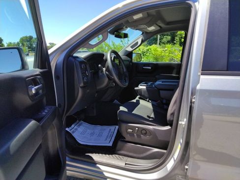Used 2024 Chevrolet Silverado 1500 Custom w/ Dark Appearance Package AWD/4WD image 5