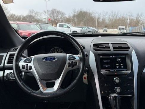 Used 2014 Ford Explorer XLT w/ Equipment Group 202A image 18