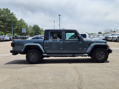 Used 2024 Jeep Gladiator Sport AWD/4WD image 2