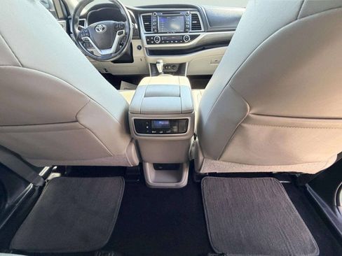 Used 2019 Toyota Highlander Limited AWD/4WD image 36