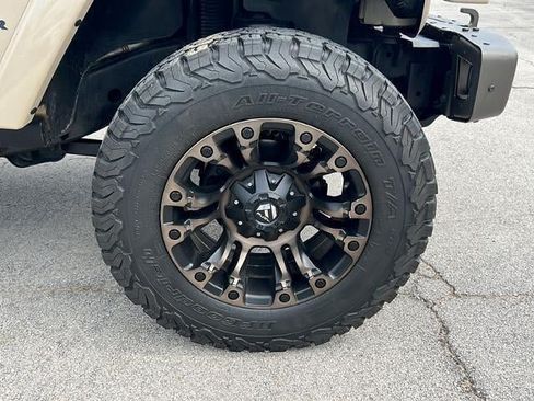 Used 2016 Jeep Wrangler Unlimited Sahara AWD/4WD image 9