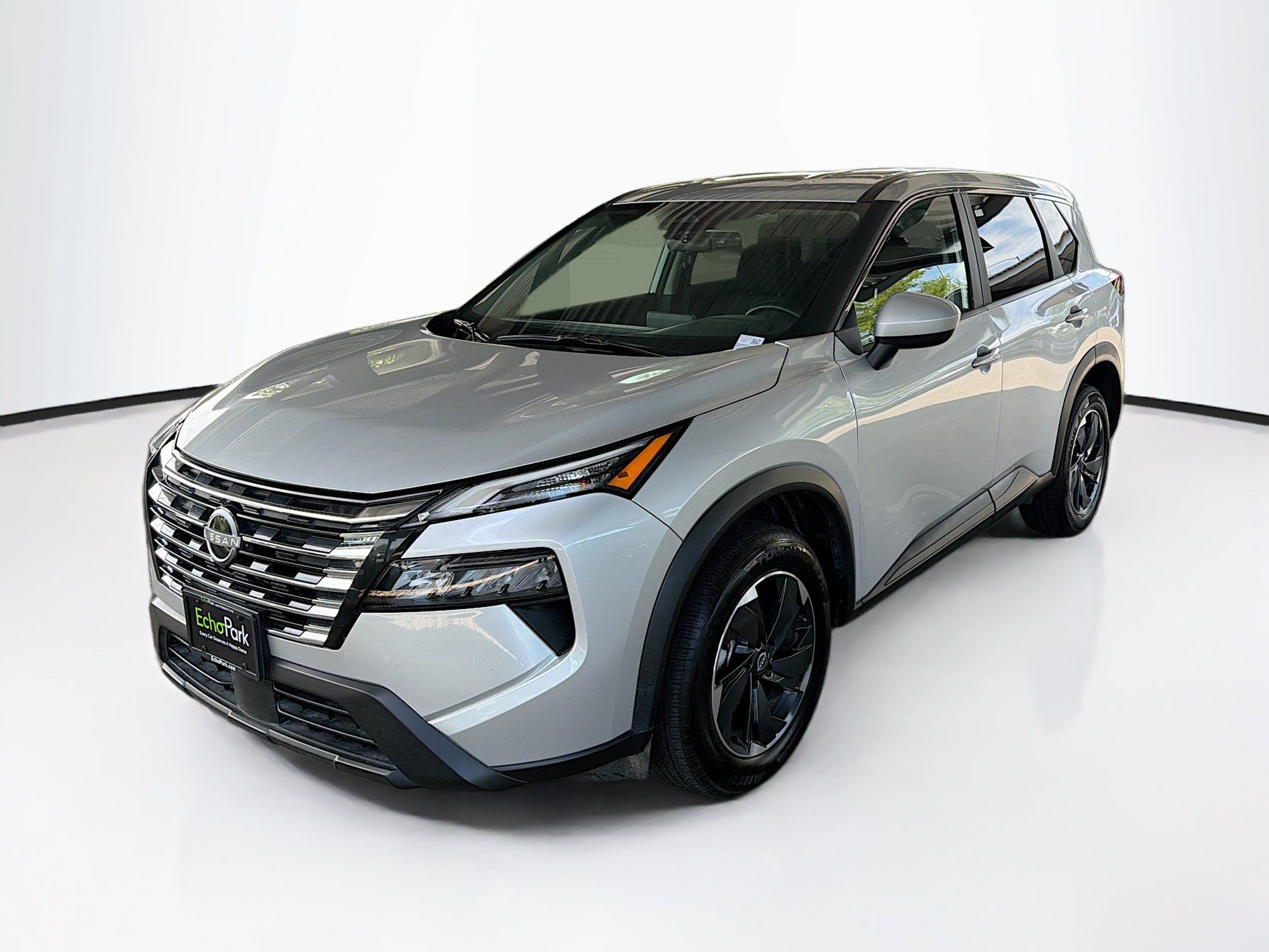 Used 2025 Nissan Rogue SV AWD/4WD image 3