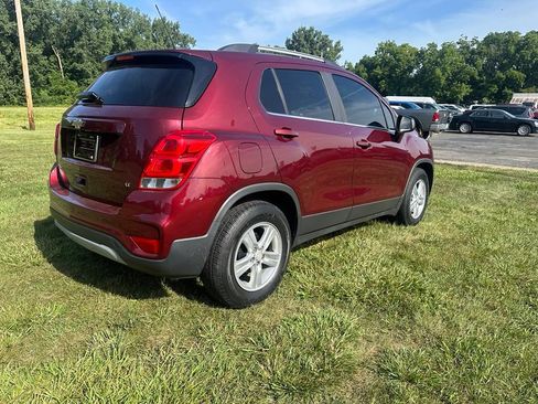 Used 2017 Chevrolet Trax LT w/ Sun & Sound Package FWD image 3