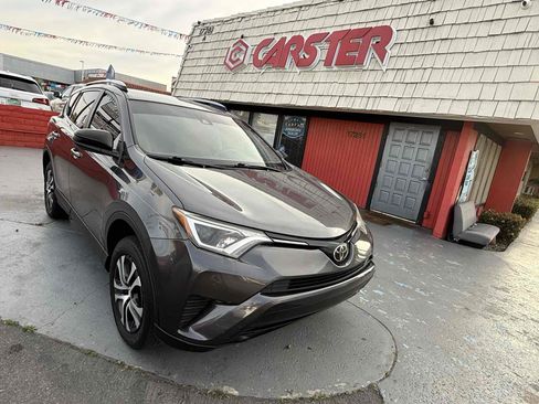 Used 2017 Toyota RAV4 LE FWD image 2