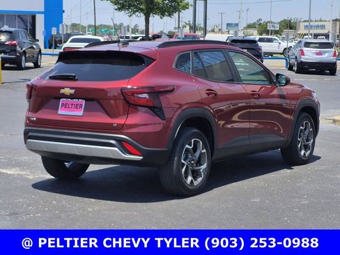 Used 2025 Chevrolet Trax LT w/ Driver Confidence Package FWD image 6