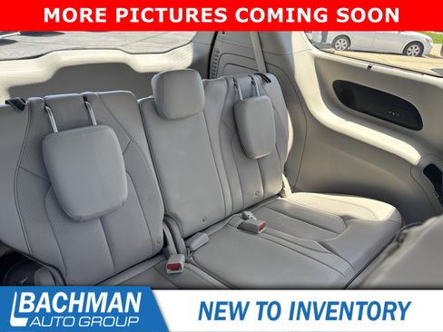 Used 2017 Chrysler Pacifica Limited FWD image 8