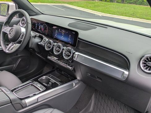 New 2025 Mercedes-Benz GLB 250 image 34