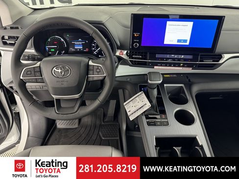 New 2026 Toyota Sienna XLE image 8